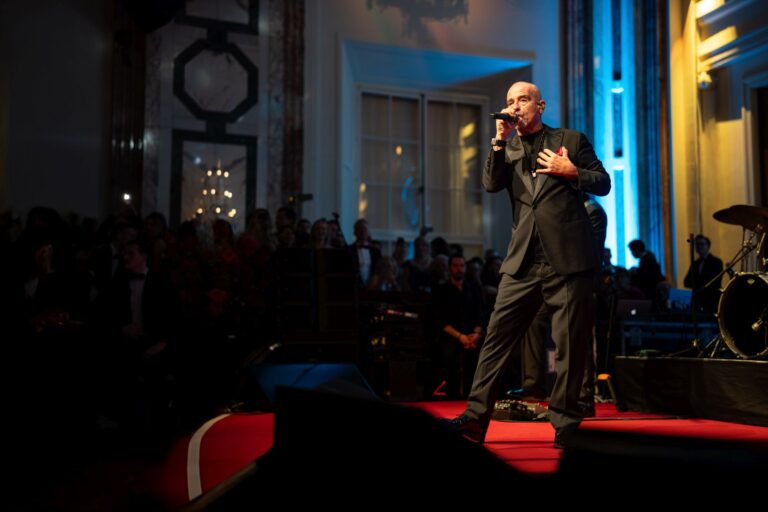 Eros Ramazzotti singt auf der Hofburgbühne beim Ball 2025