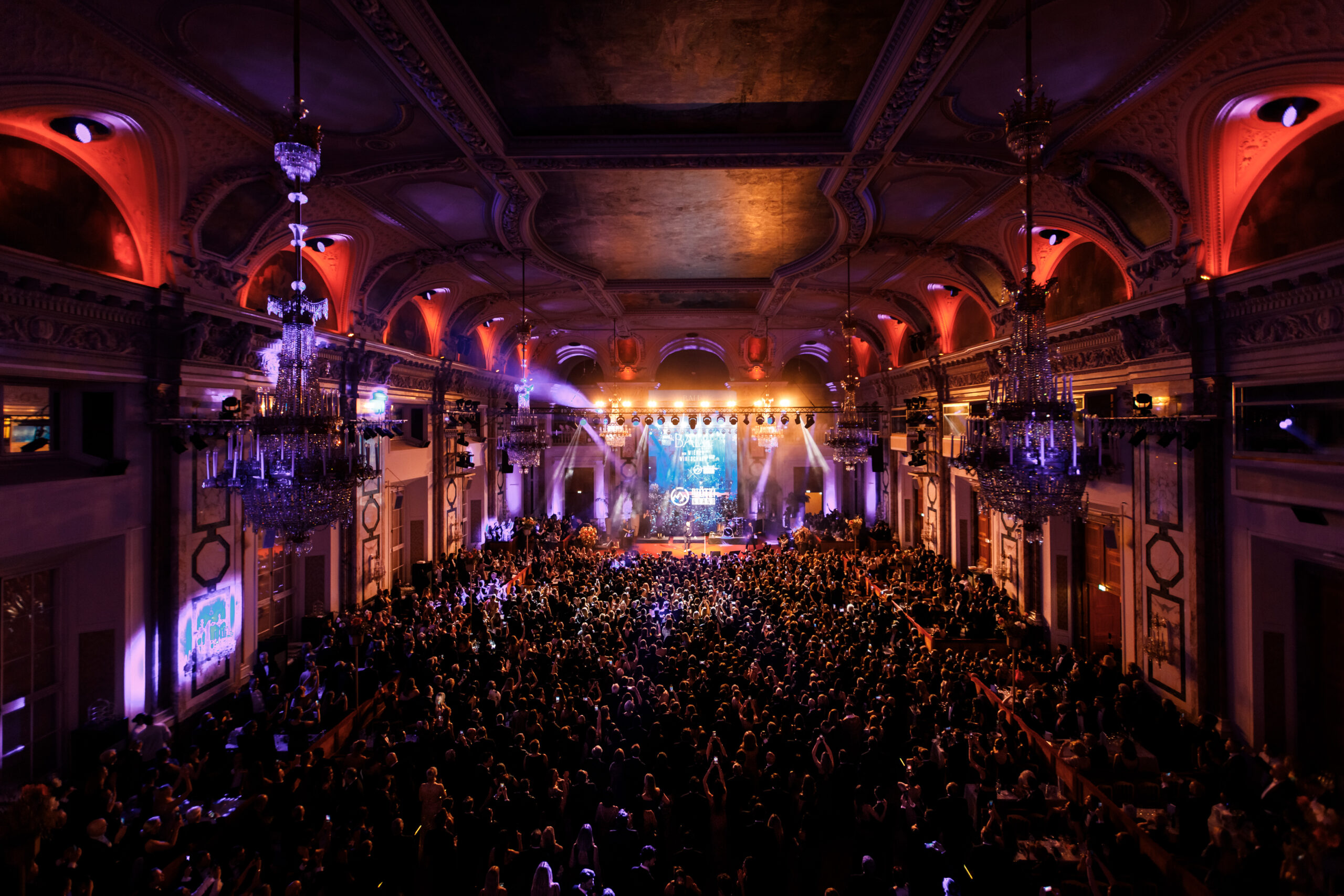 Stargast DJ Ötzi beim Ball der Wiener Wirtschaft im Festsaal der Wiener Hofburg
